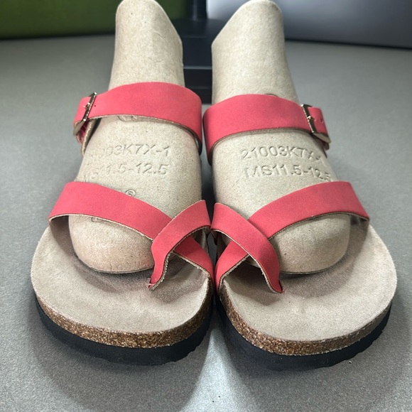 Cliffs by White Mountain. Woman’s Sandel size 8M Coral color / buckle closure - Picture 2 of 11
